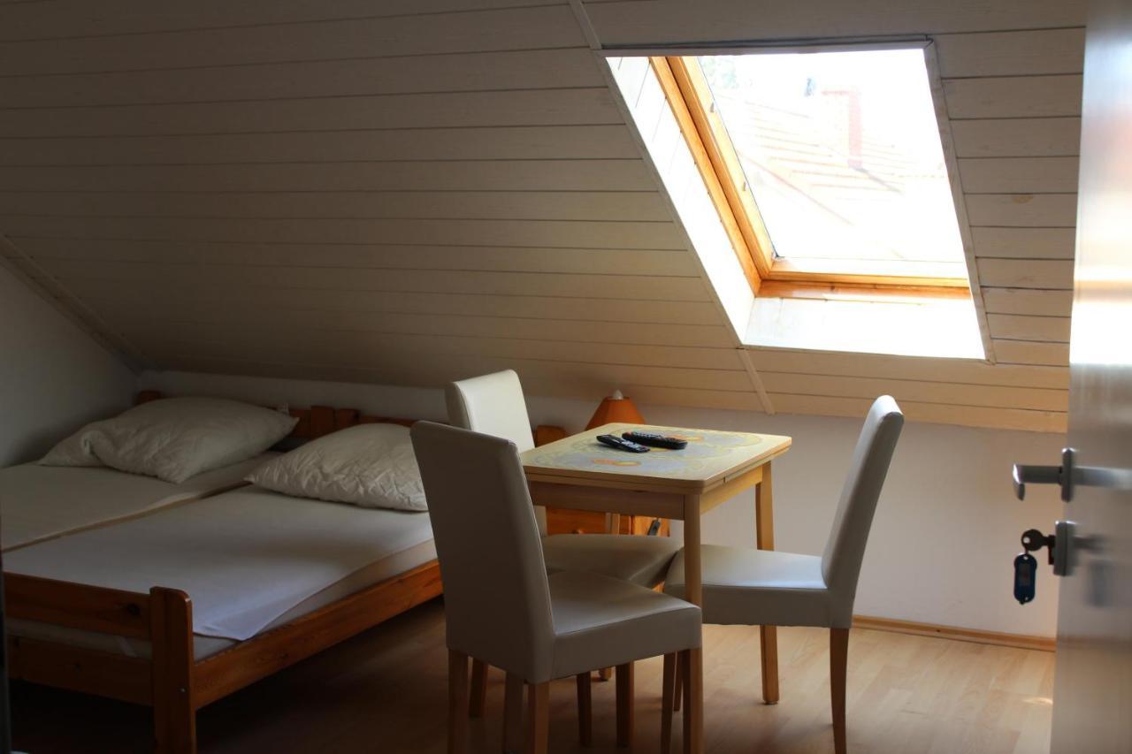 Dom Pod Sosnami Bed & Breakfast เมียลโน ภายนอก รูปภาพ