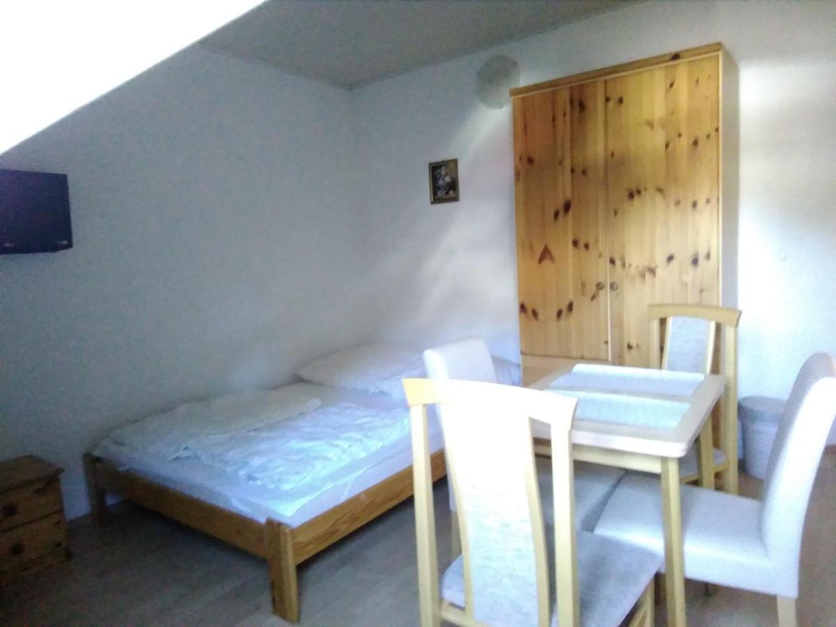 Dom Pod Sosnami Bed & Breakfast เมียลโน ภายนอก รูปภาพ