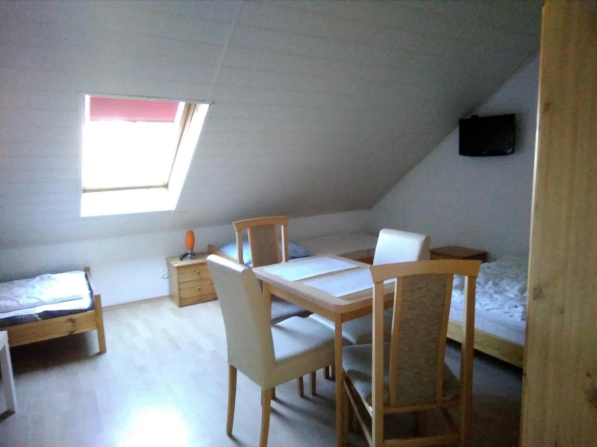 Dom Pod Sosnami Bed & Breakfast เมียลโน ภายนอก รูปภาพ