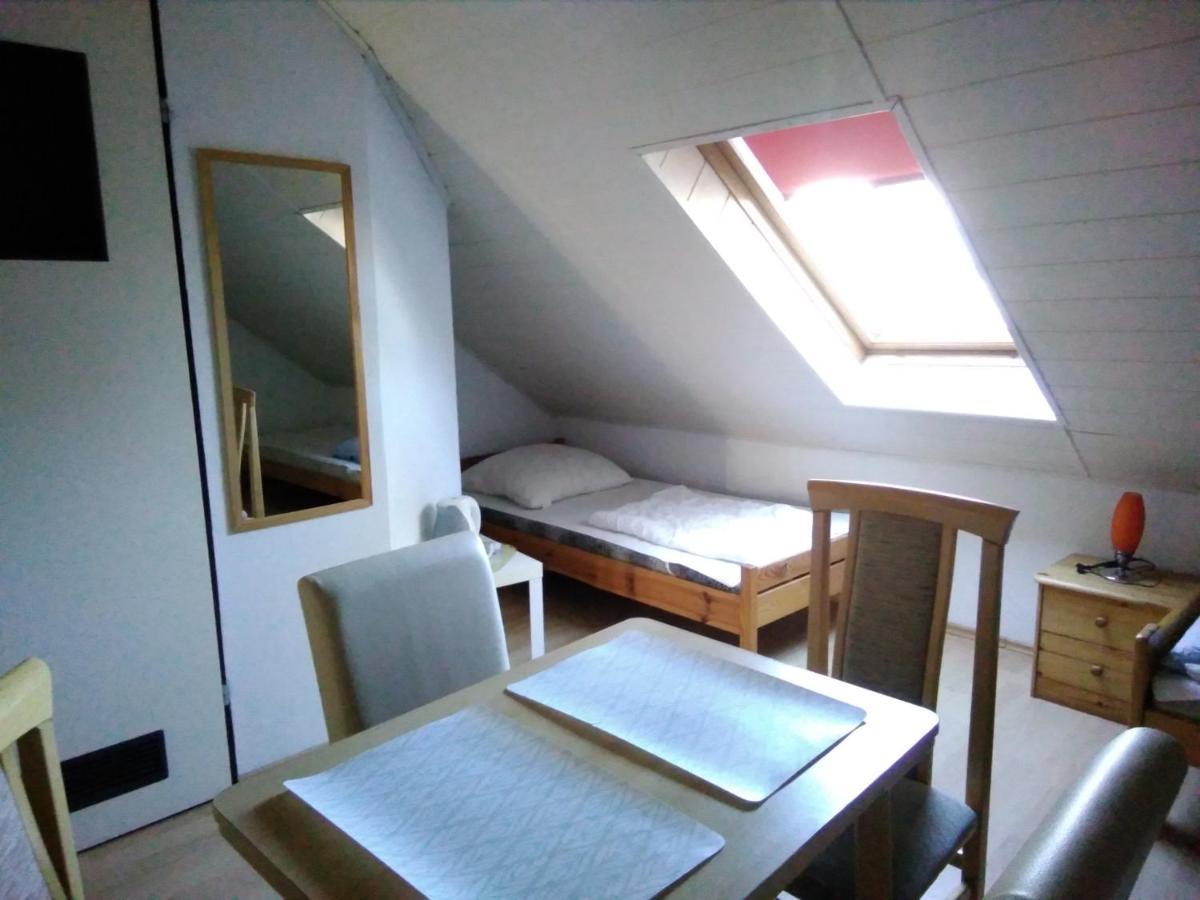 Dom Pod Sosnami Bed & Breakfast เมียลโน ภายนอก รูปภาพ