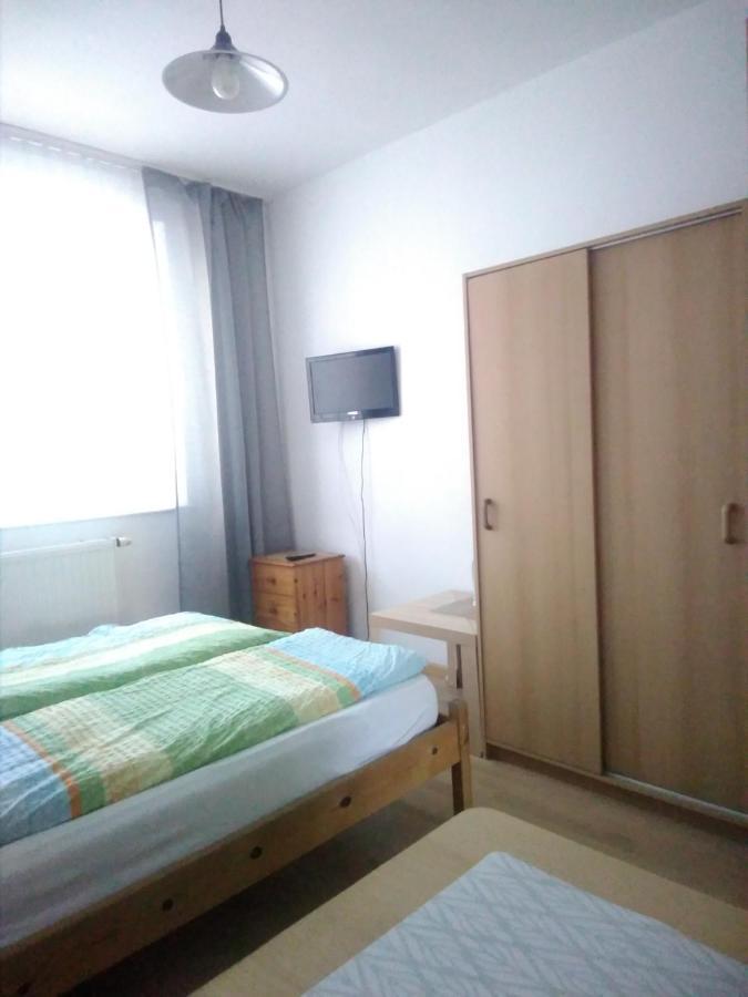 Dom Pod Sosnami Bed & Breakfast เมียลโน ภายนอก รูปภาพ